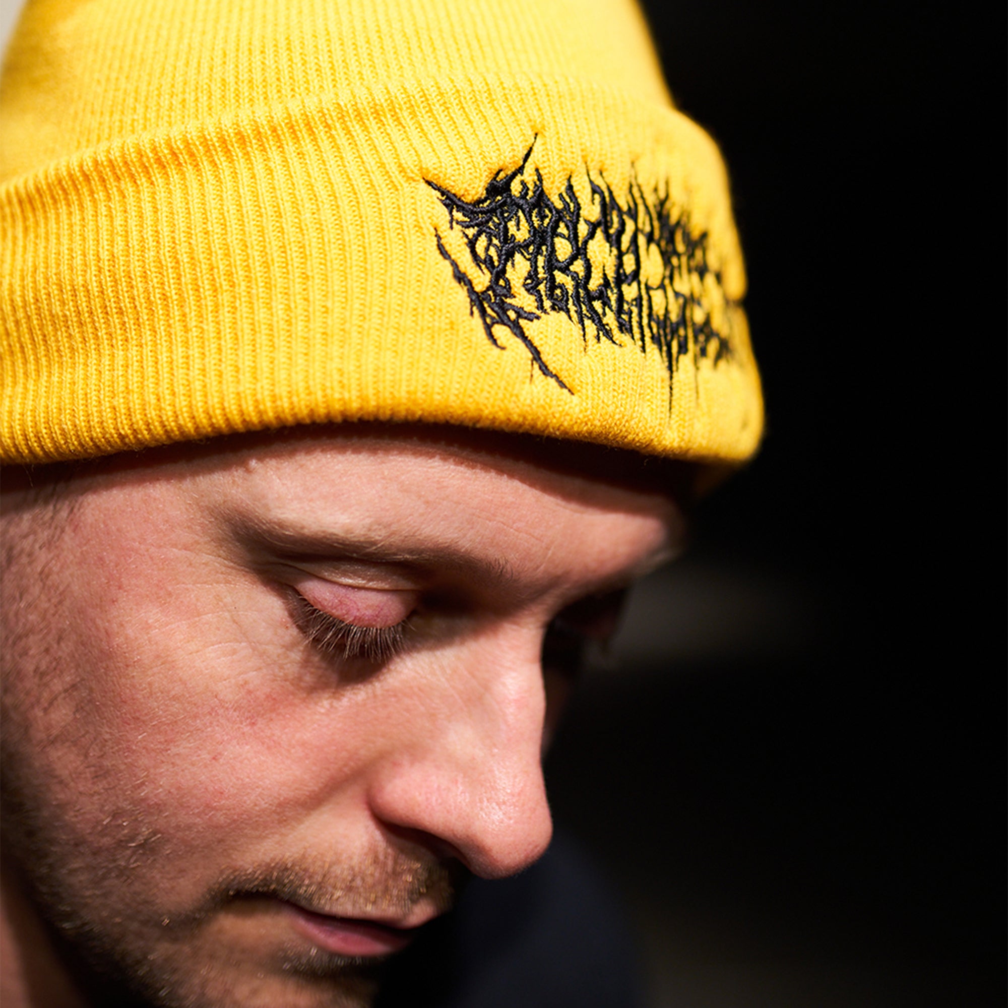 architects-metal-logo-beanie-gelb-stickerei-unisex image 3