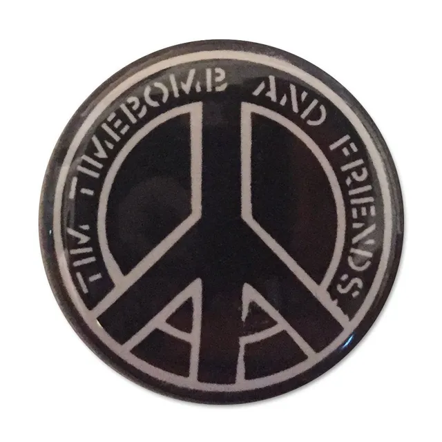 tim-timebomb-peace-button-schwarz-1-zoll-accessoire image 1