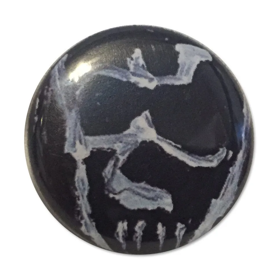 hellcat-accessories-skull-button-anstecker-schwarz-tim-timebomb image 1